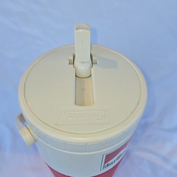 Marlboro Coleman Cooler Water Jug 1/2 Gallon Vintage Swivel Spout Handles Red - Picture 6 of 15